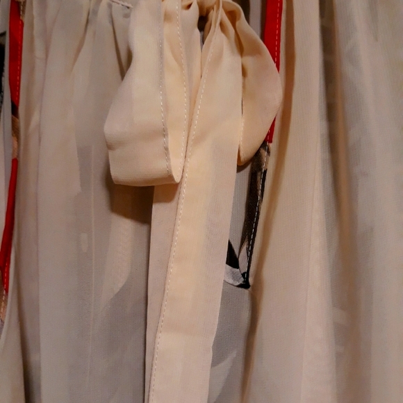 Floral top red n olive green on beige - Picture 4 of 5